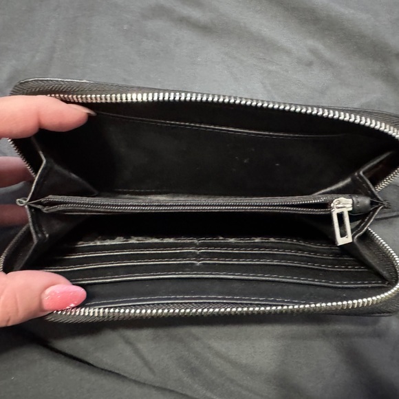 GUESS Black Wallet - Picture 2 of 2